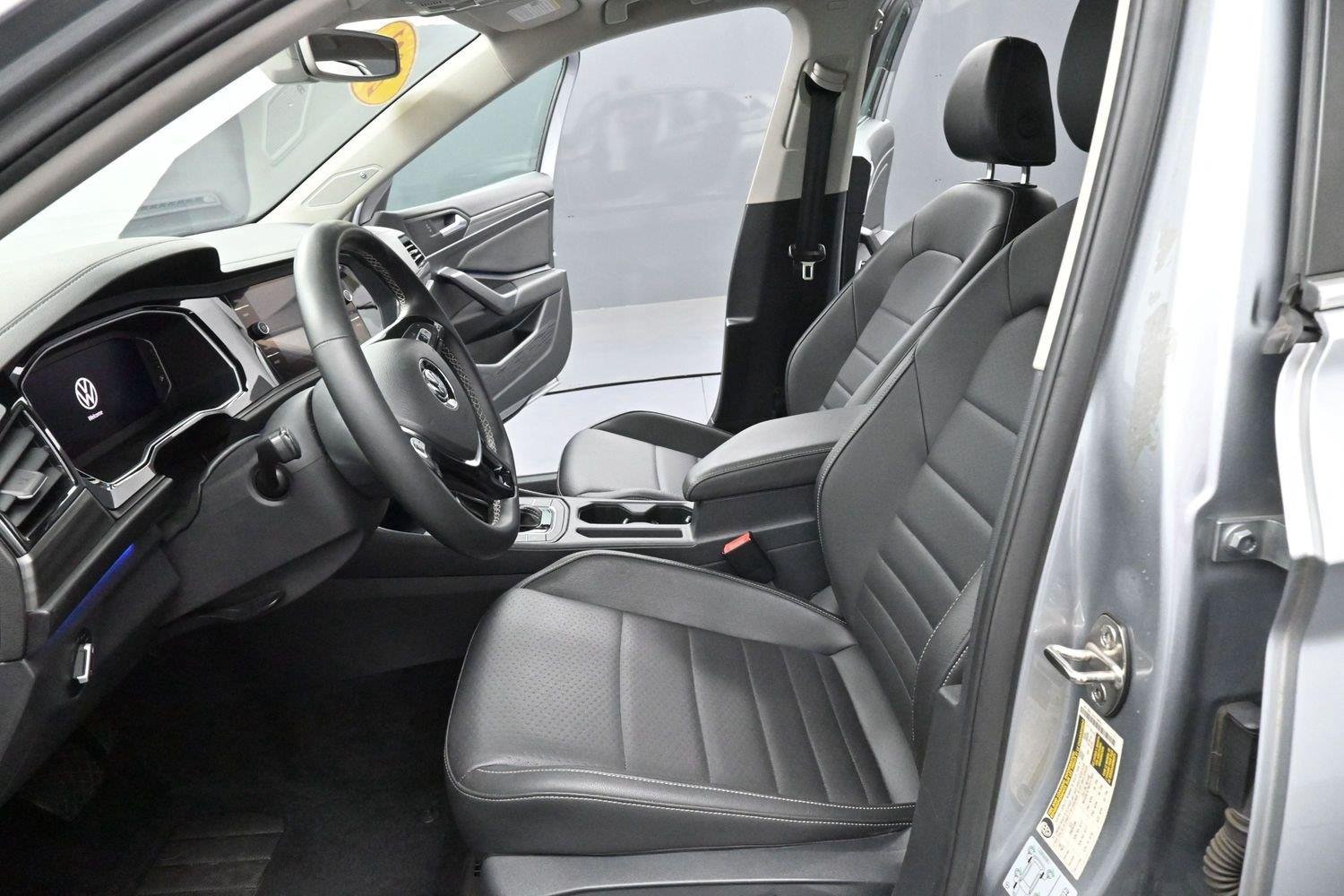 Used 2021 Pyrite Silver Metallic Volkswagen SEL image 13