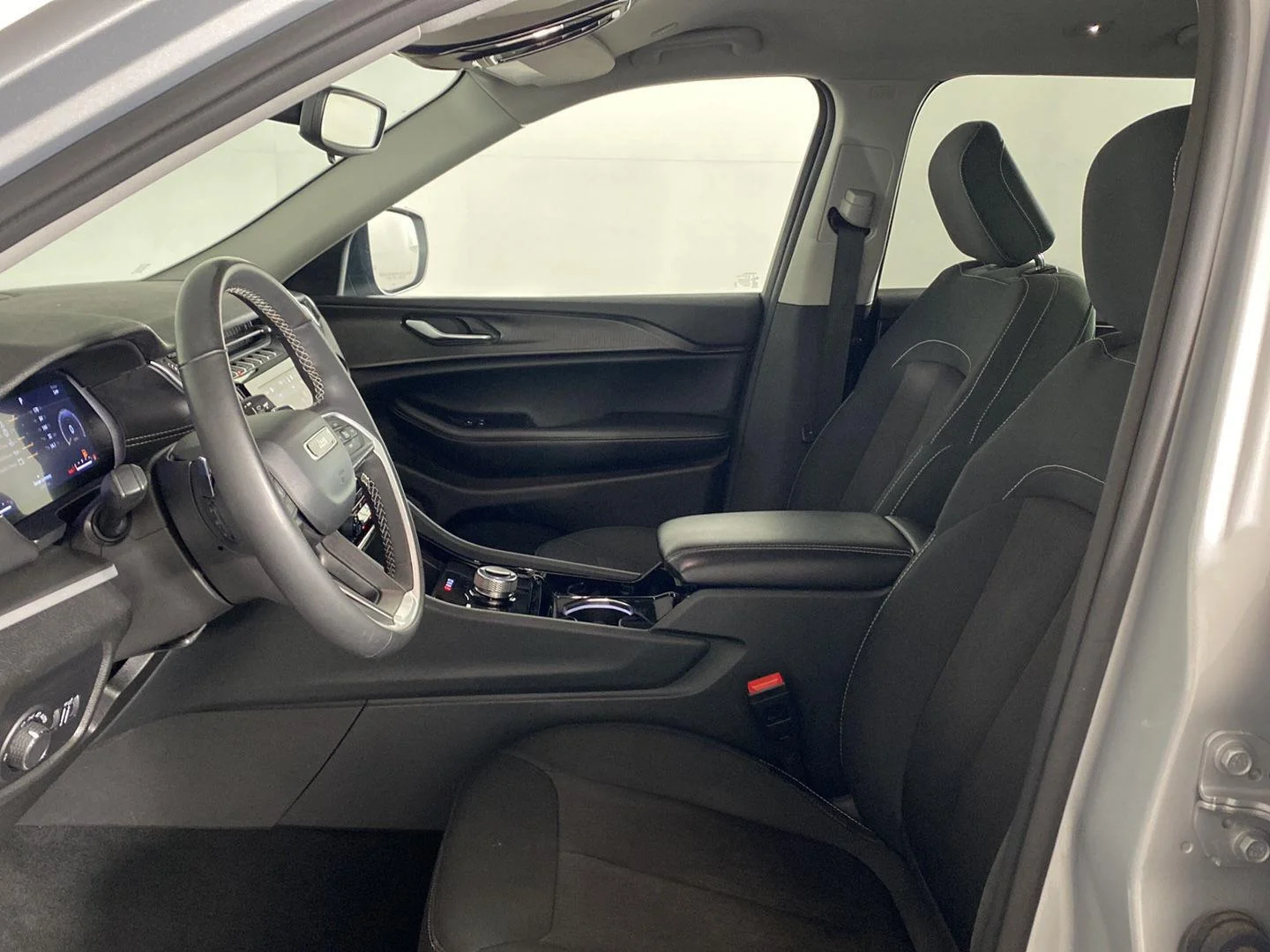 Used 2023 Silver Zynith Jeep Laredo image 13