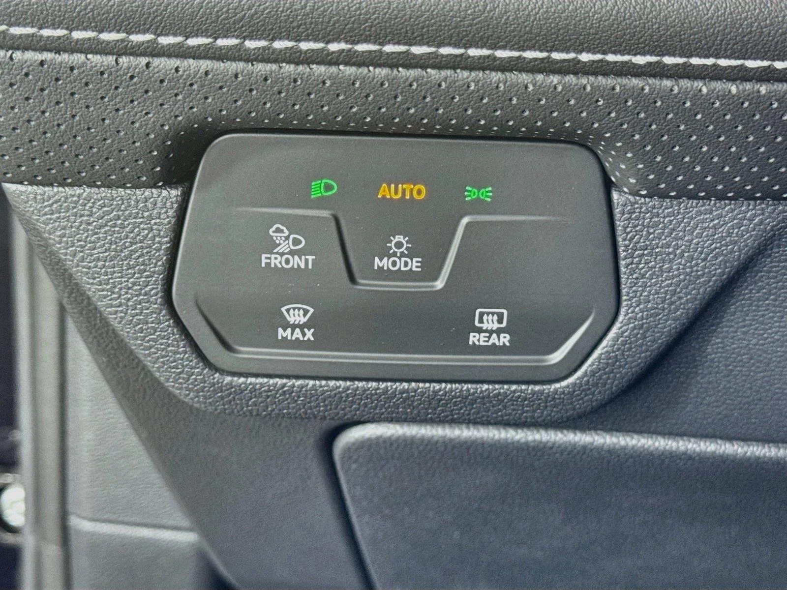 New 2026 Deep Black Pearl Volkswagen 2.0T SE w/Technology image 10
