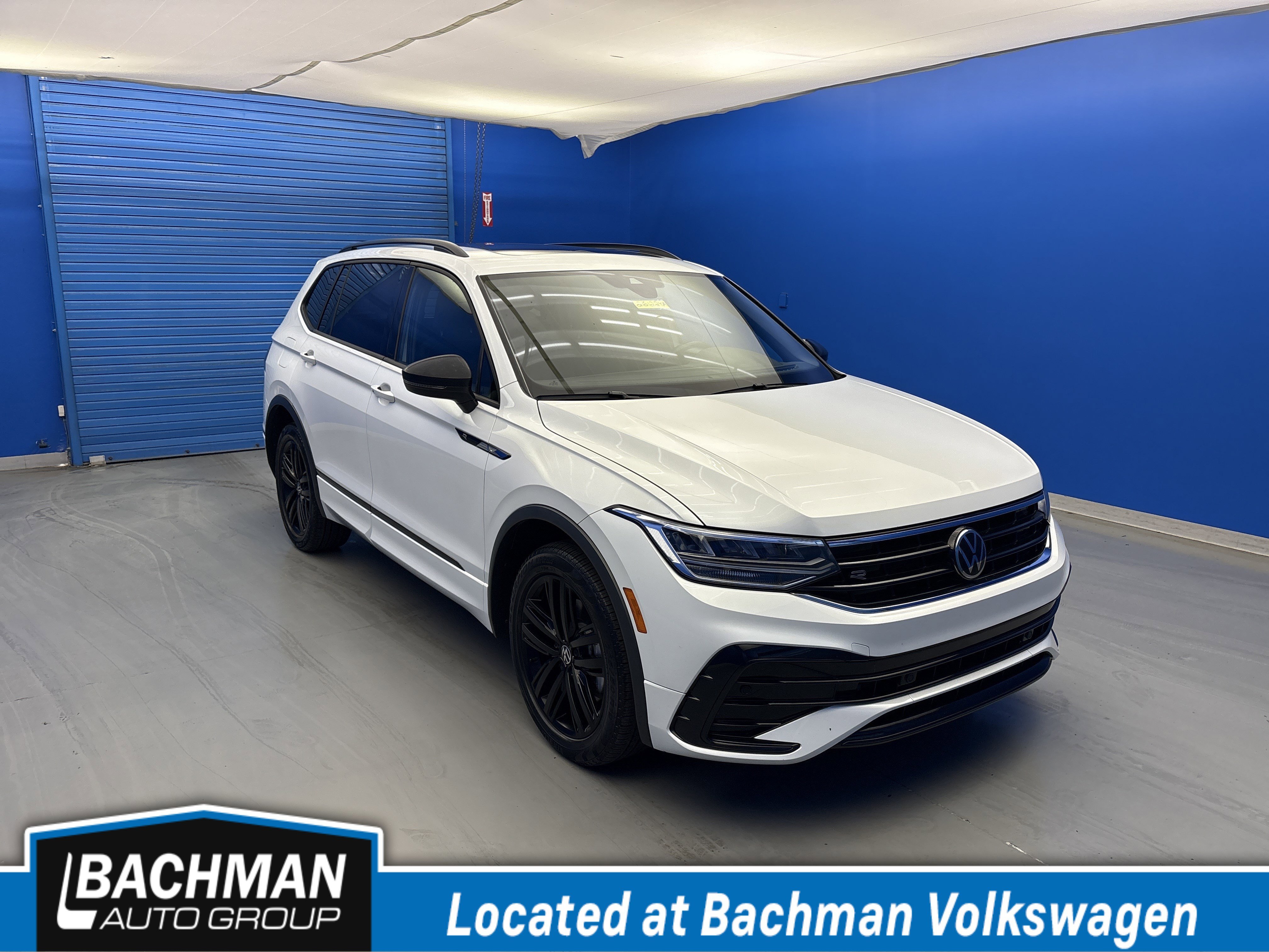 2022 Volkswagen Tiguan 2.0T SE R-Line Black's photo