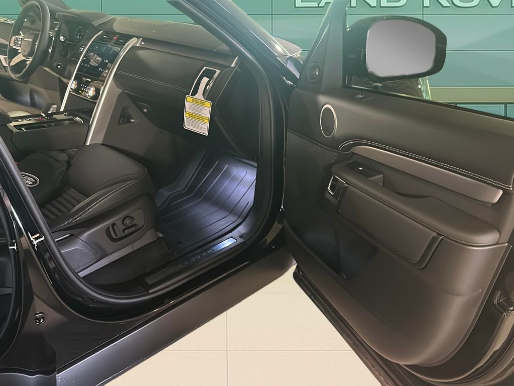Used 2025 Santorini Black Metallic Land Rover Dynamic SE image 14