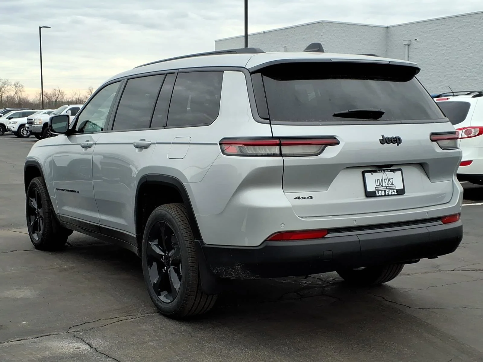 New 2026 Silver Zynith Exterior Paint Jeep Limited image 4
