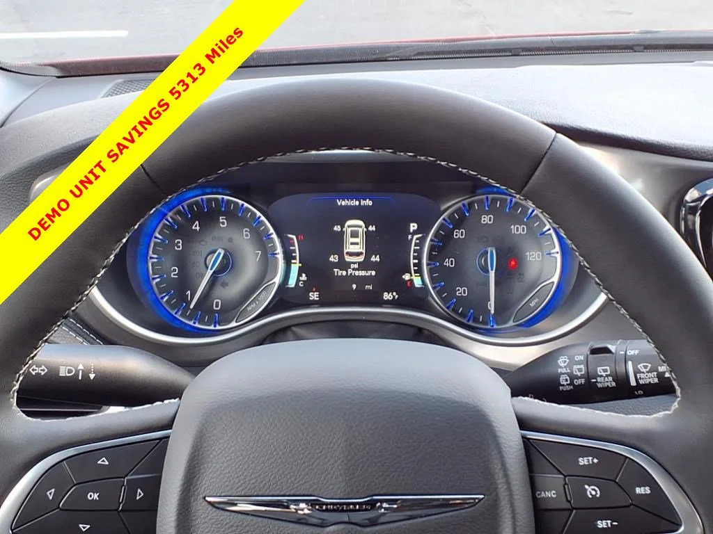 2026 Chrysler Pacifica Select - Photo 11
