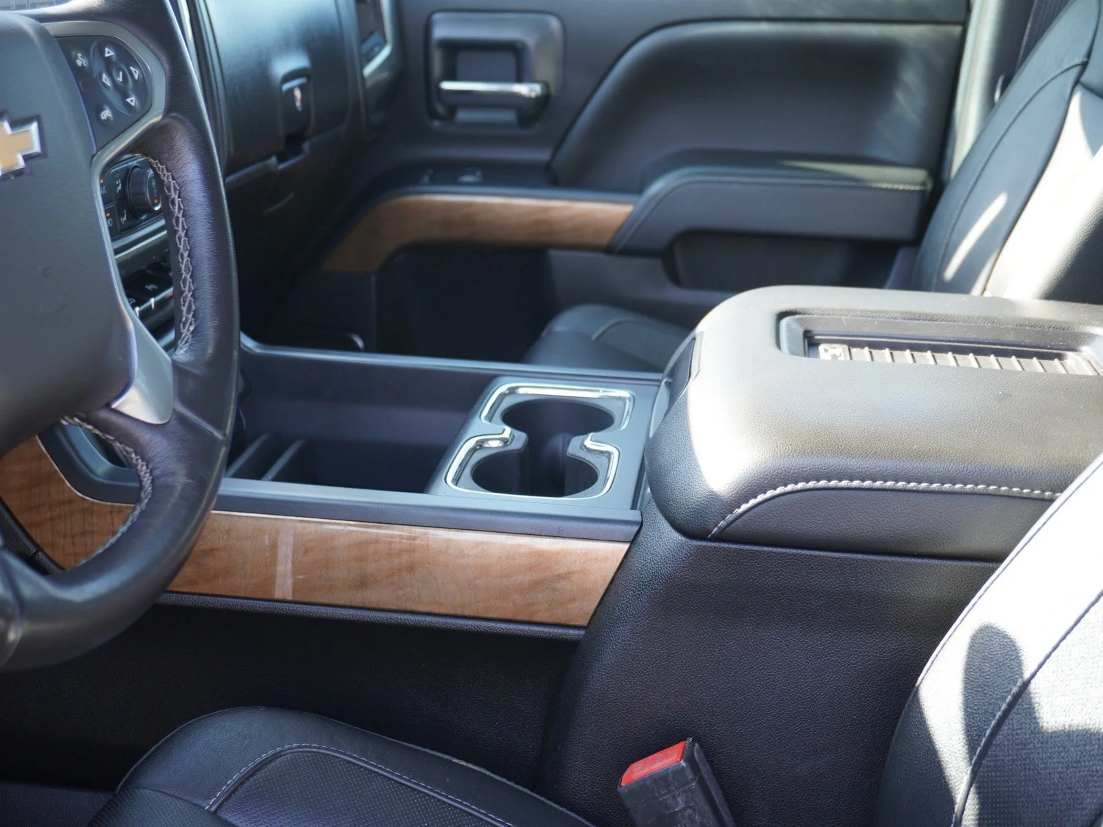 Used 2018 Deep Ocean Blue Metallic Chevrolet LTZ image 21