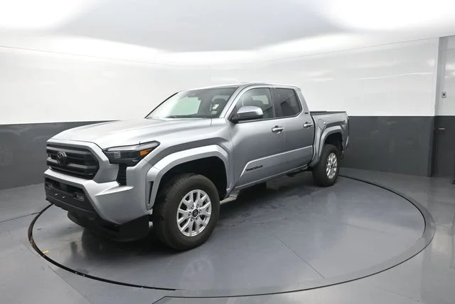 Used 2025 Silver Toyota SR5 image 40