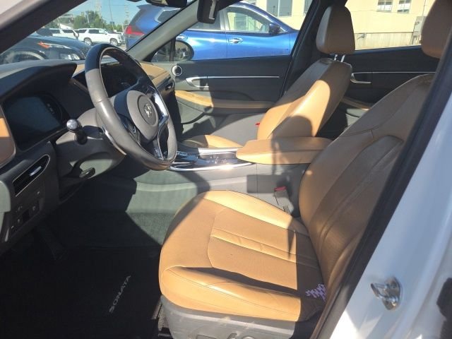 Used 2021 Quartz Hyundai Limited image 3