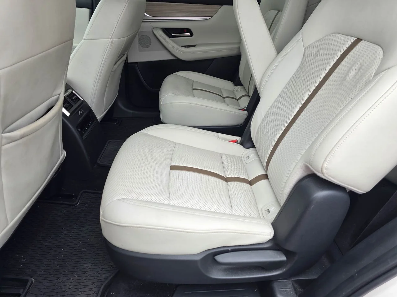 Used 2024 Rhodium White Premium Mazda 3.3 Turbo Premium Plus image 12