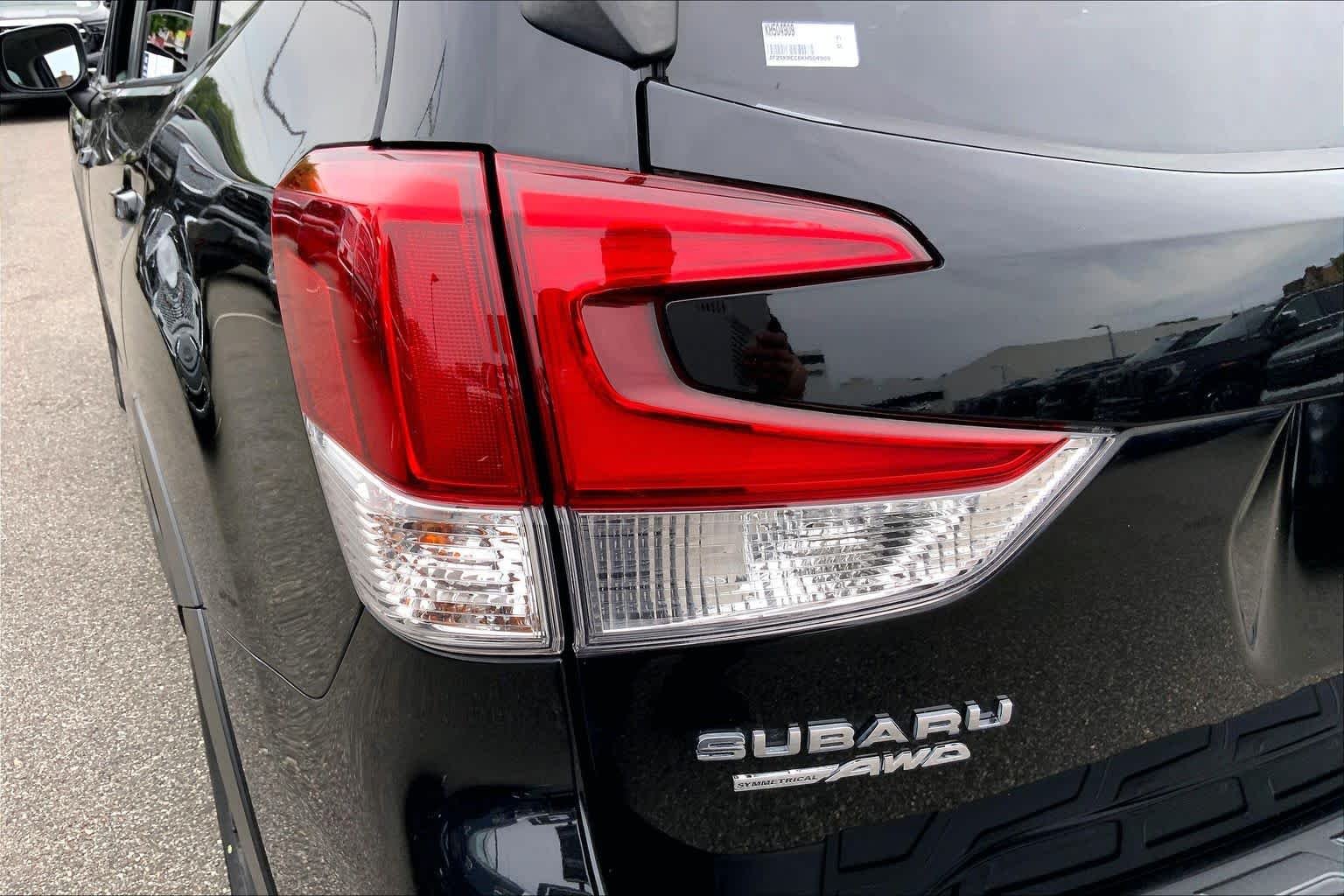 Used 2019 Crystal Black Silica Subaru Premium image 27
