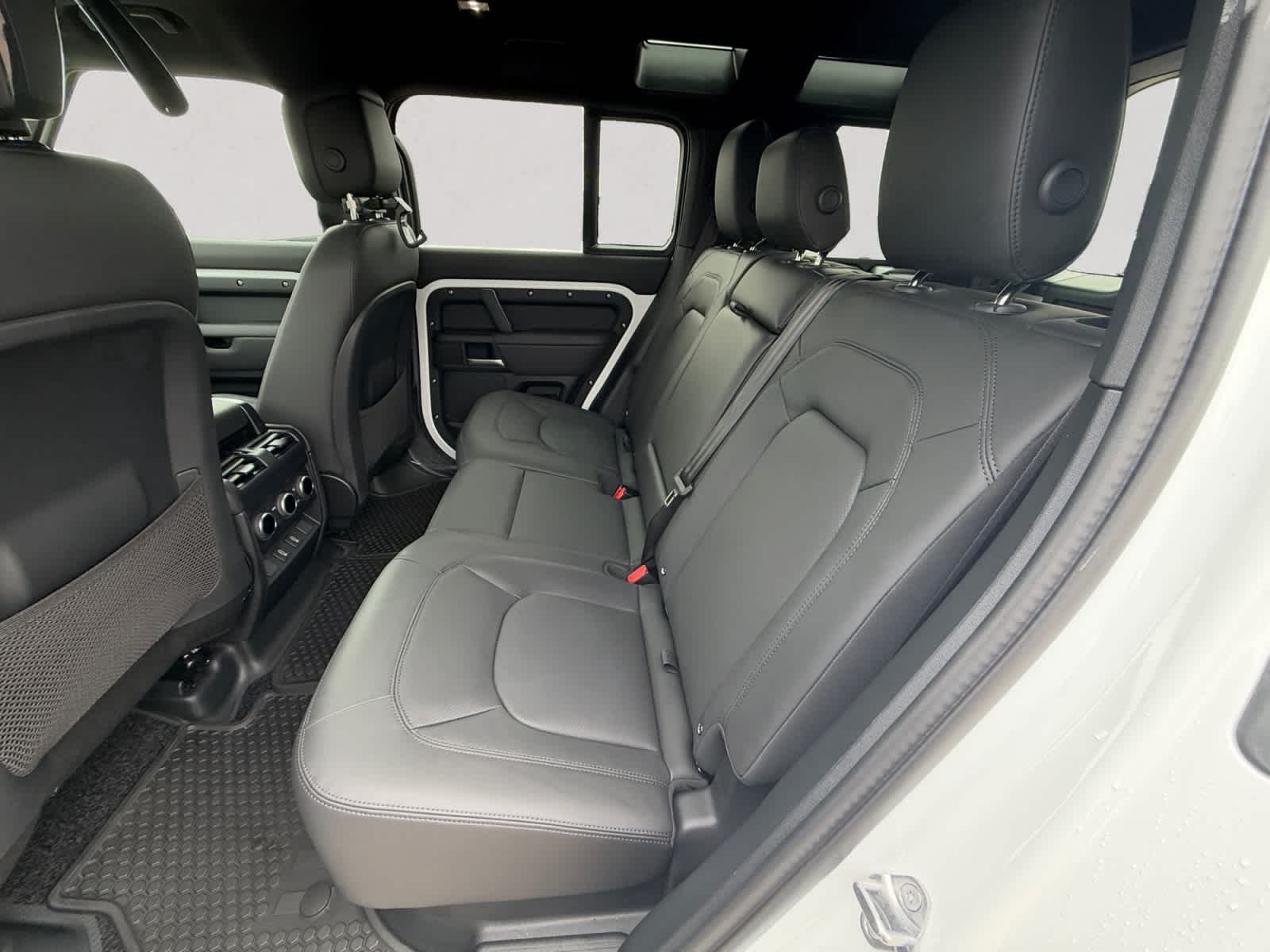New 2026 Fuji White Land Rover X-Dynamic SE image 13