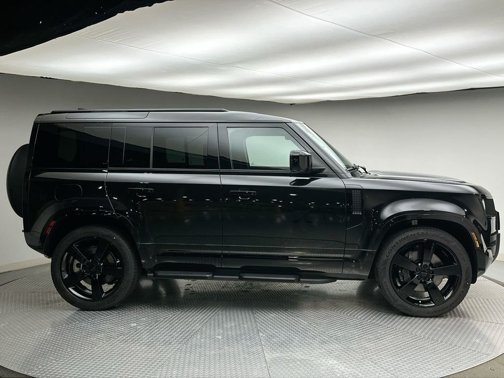 New 2026 Santorini Black Land Rover X-Dynamic SE image 4