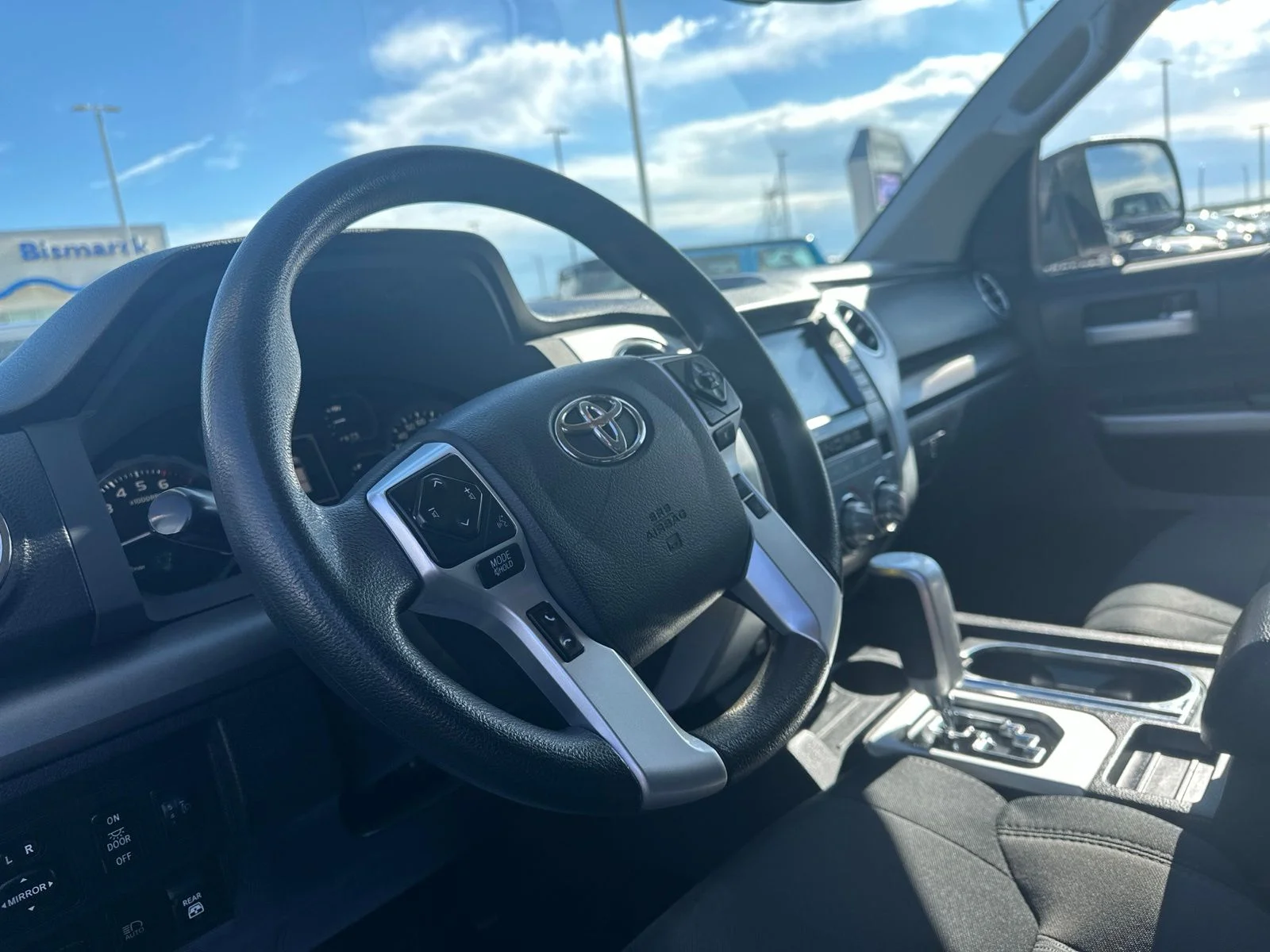 Used 2020 White Toyota SR5 image 13