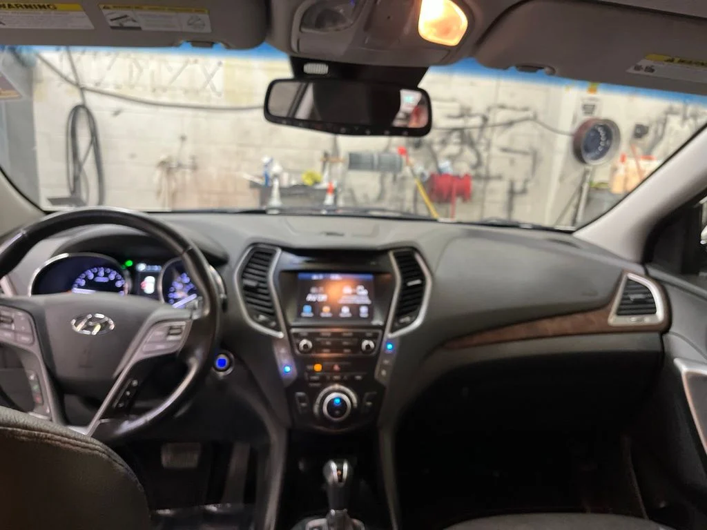 Used 2019 White Hyundai SE image 21