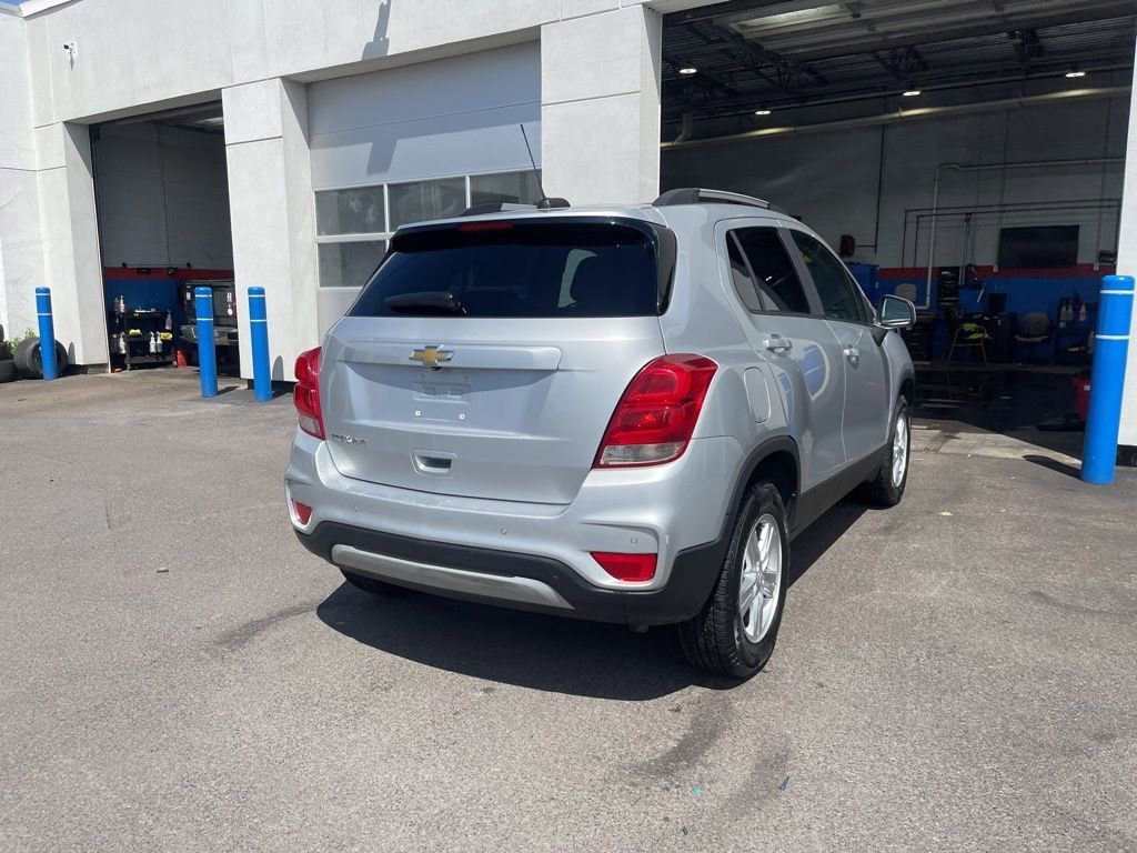 Used 2022 Silver Ice Metallic Chevrolet LT image 7
