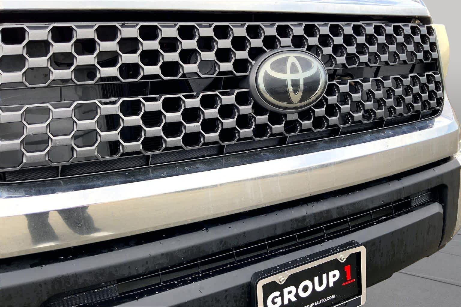 Used 2018 Magnetic Gray Metallic Toyota SR5 image 30
