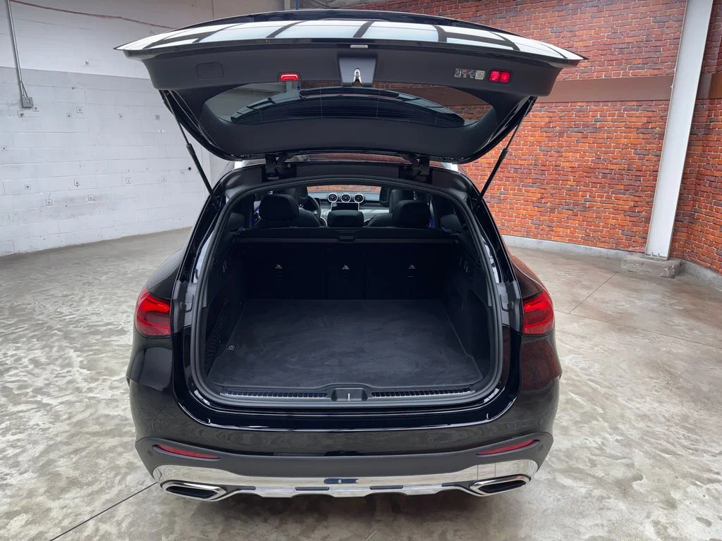 Used 2025 Black Mercedes-Benz GLC 300 image 27