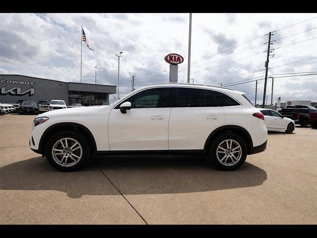 Used 2023  Mercedes-Benz GLC 300 4MATIC® image 2