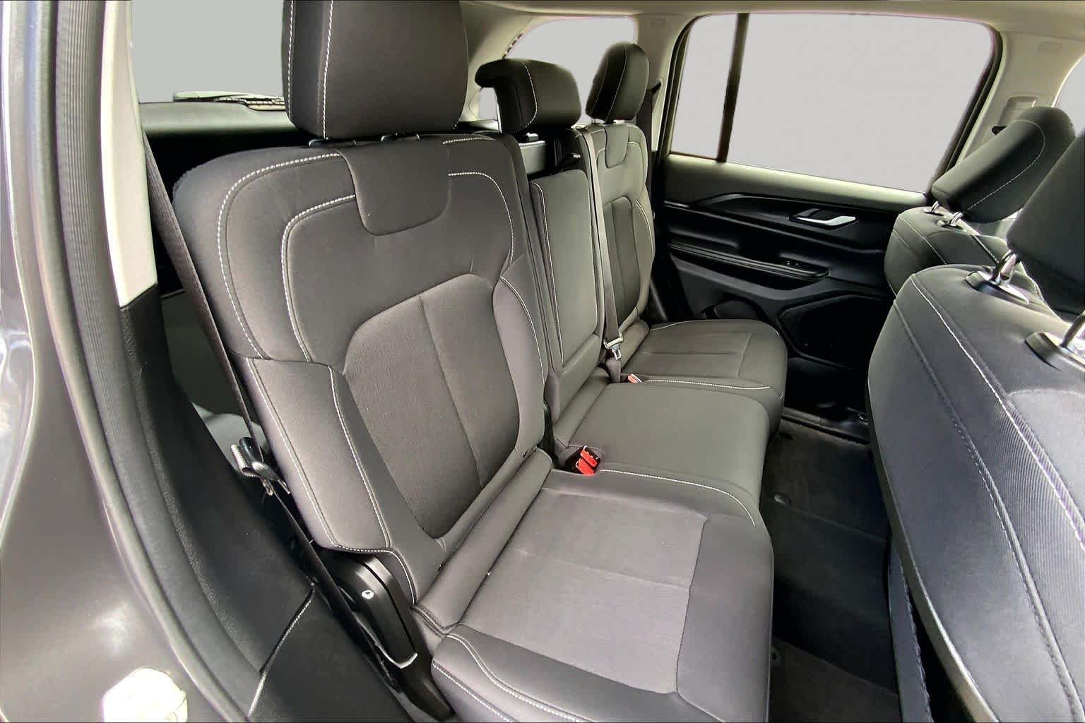 Used 2024 Baltic Gray Metallic Clearcoat Jeep Laredo X image 17