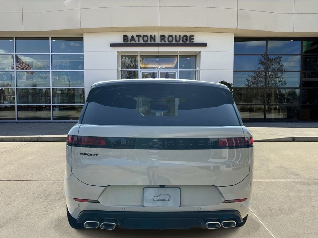 New 2026 Borasco Grey LAND ROVER Dynamic SE image 4