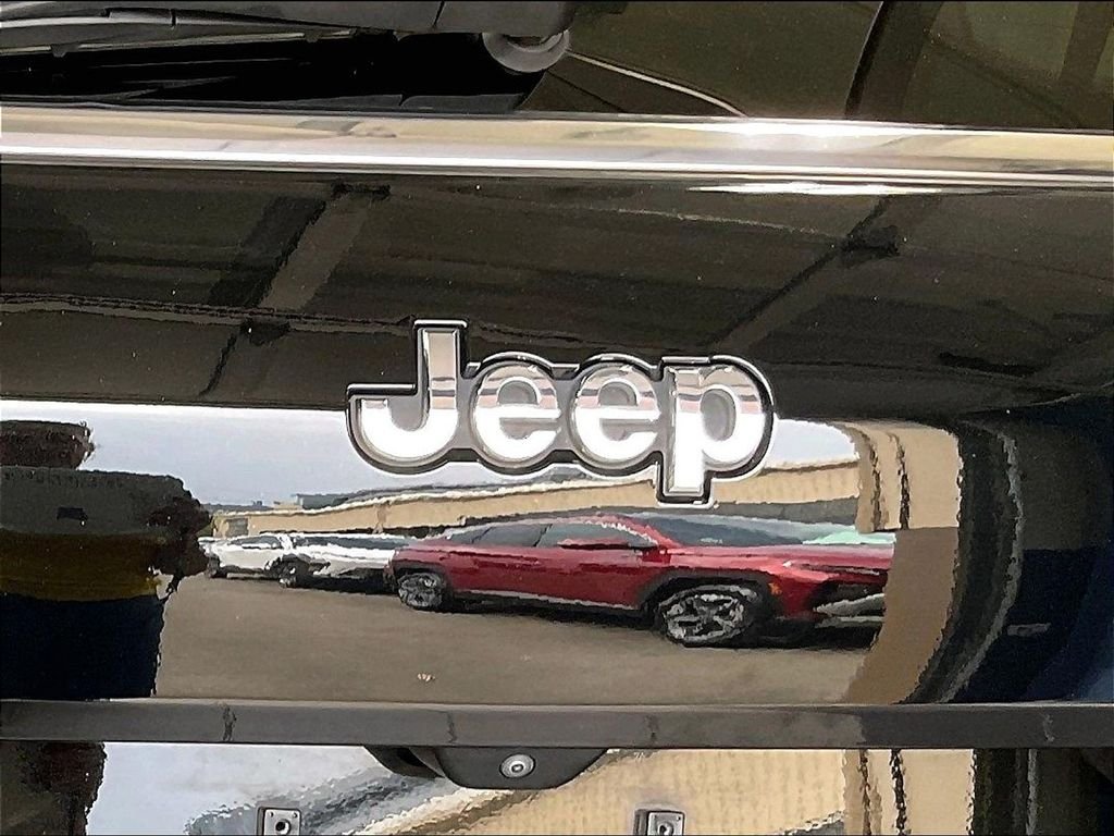 Used 2022 Black Jeep Limited image 30
