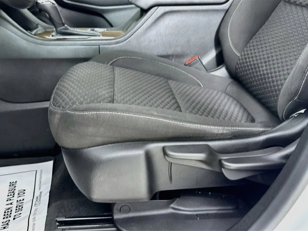 Used 2019 White GMC SLE-1 image 23