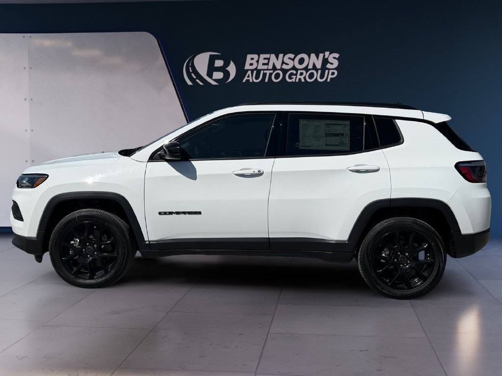 New 2026 Bright White Clear-Coat Exterior Paint Jeep Latitude image 2