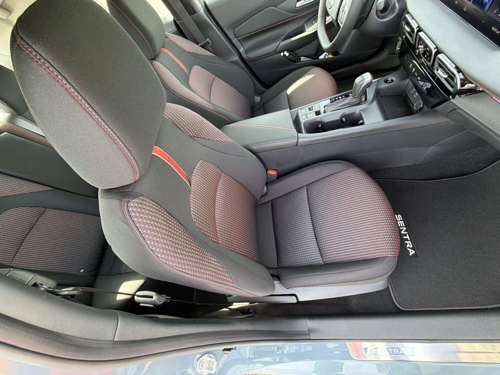 New 2026 Atlantic Gray Metallic / Super Black Two-tone Nissan SR image 23