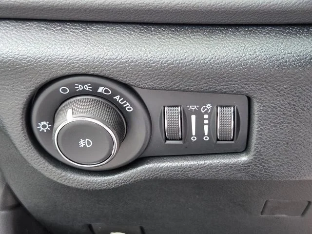 Used 2026 Silver Chrysler Select image 25