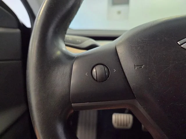 Used 2018  Tesla Long Range image 23