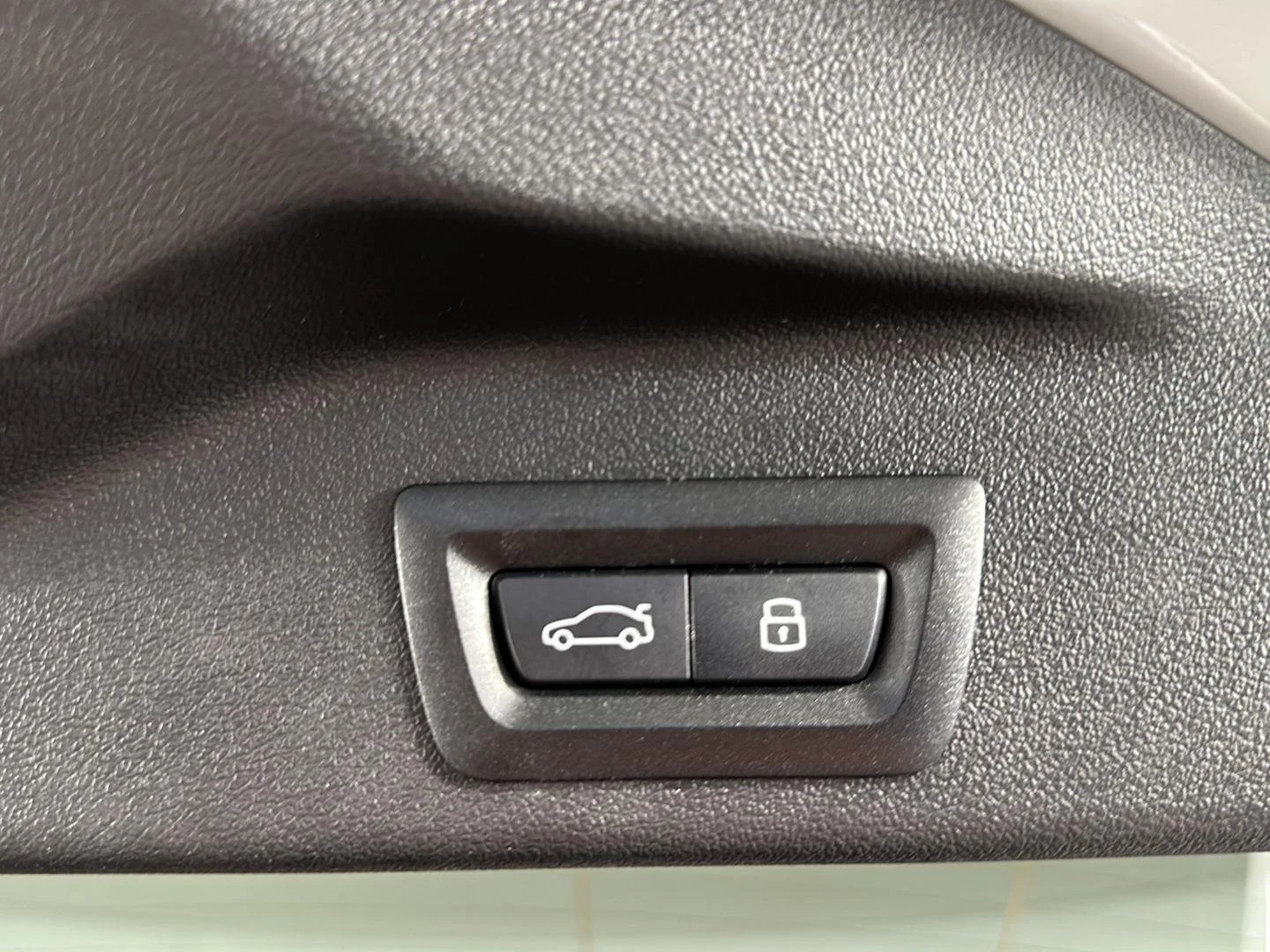 Used 2026 Mineral White Metallic BMW xDrive40i image 26