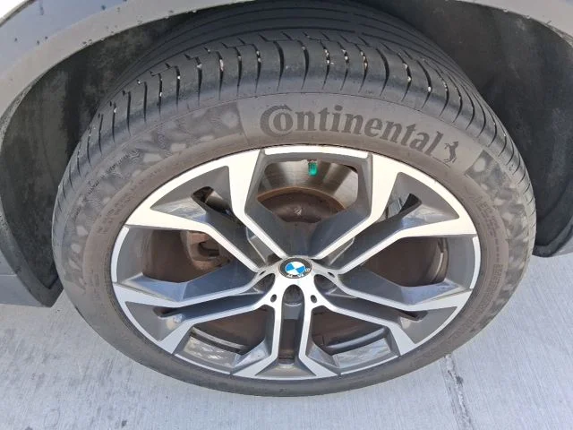 Used 2023 White BMW sDrive40i image 19