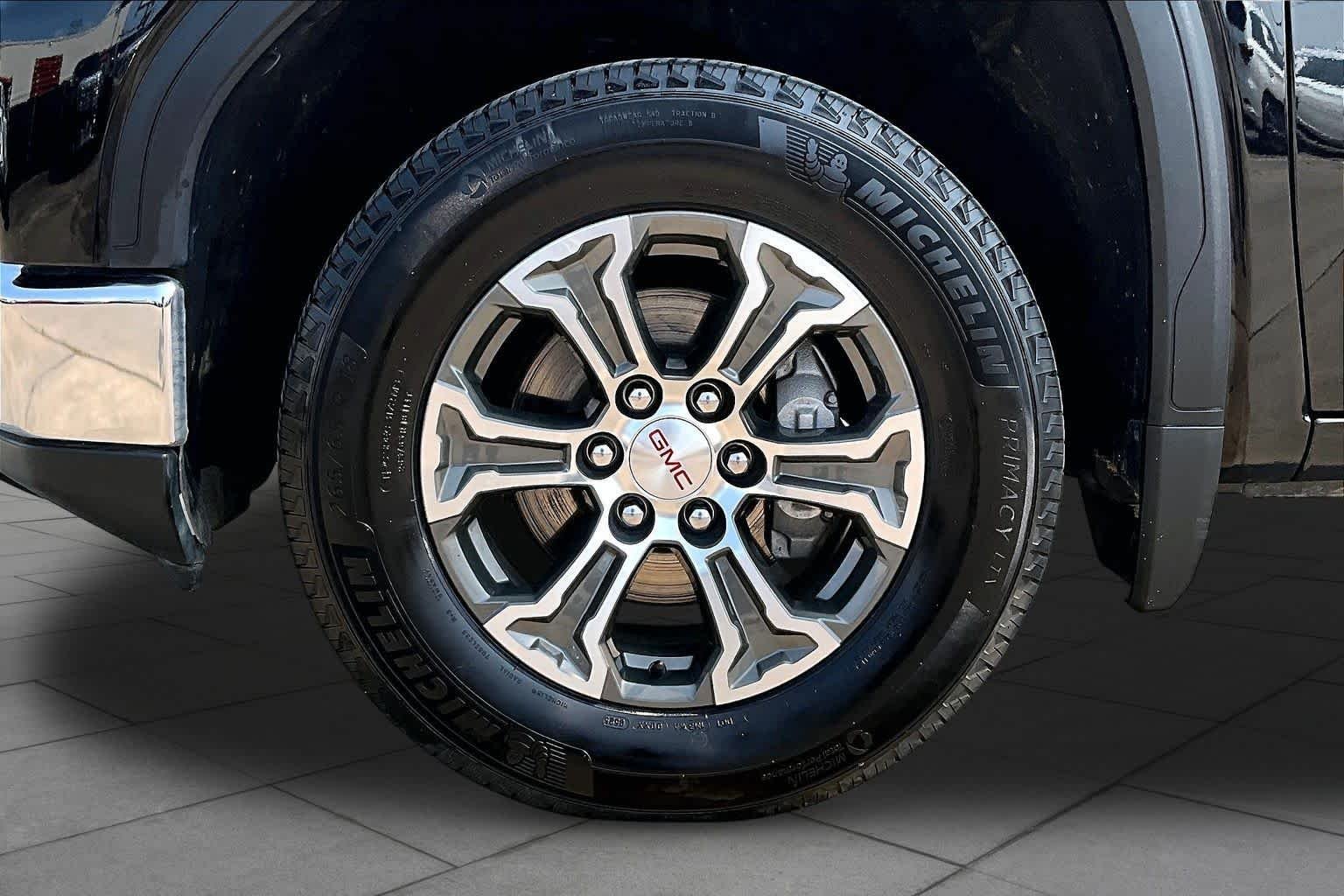 Used 2025 Onyx Black GMC SLT image 11