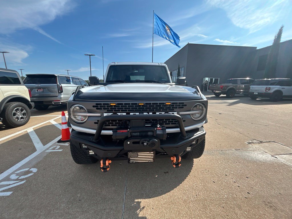 Used 2023 Oxford White Ford Badlands image 4