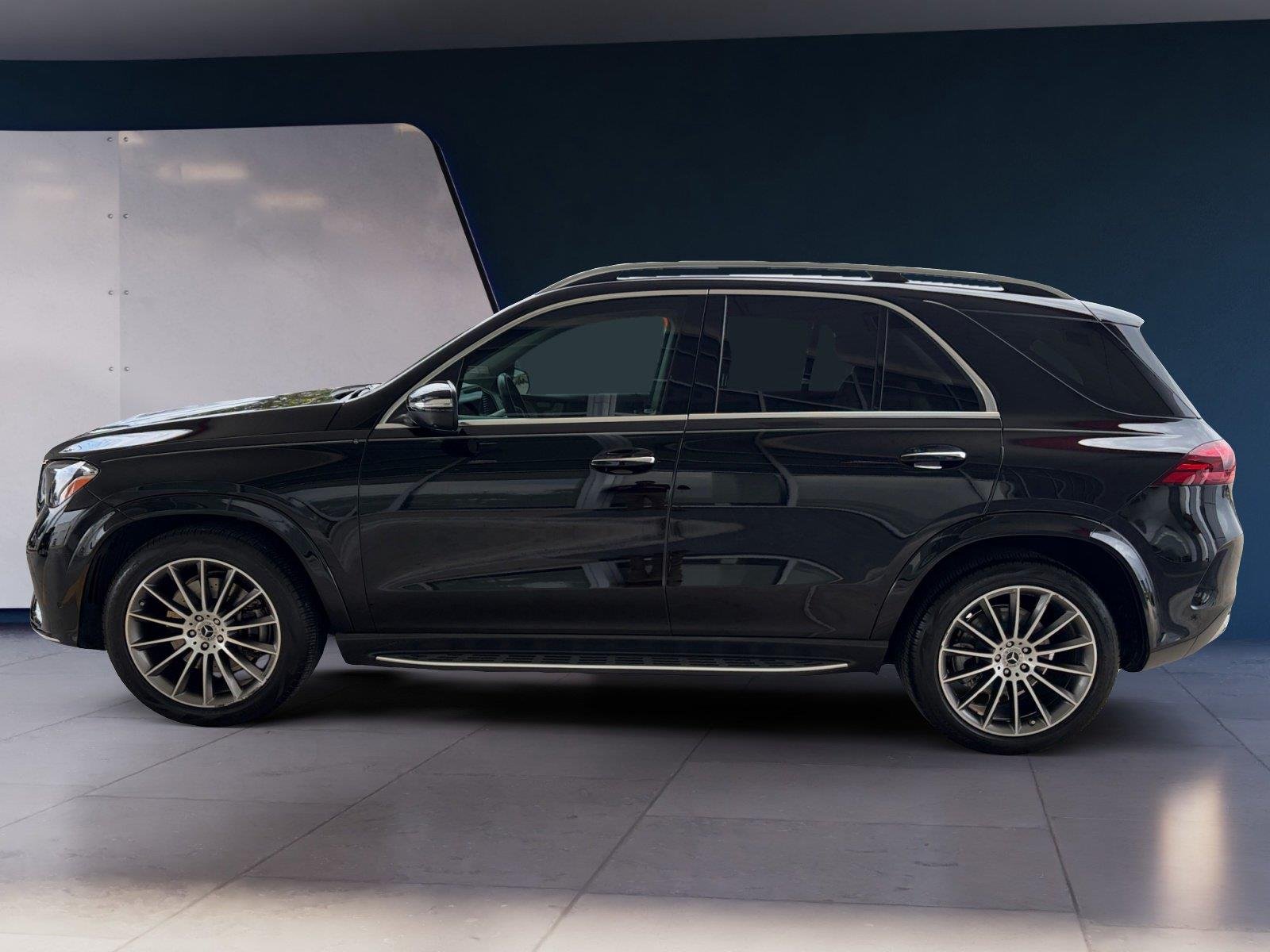 Used 2024 Obsidian Black Metallic Mercedes-Benz GLE 350 image 2