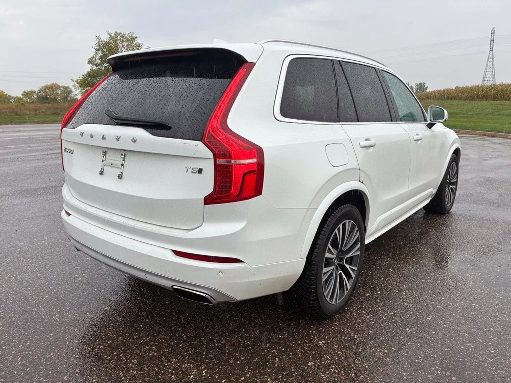 Used 2020 White Volvo T5 Momentum image 8