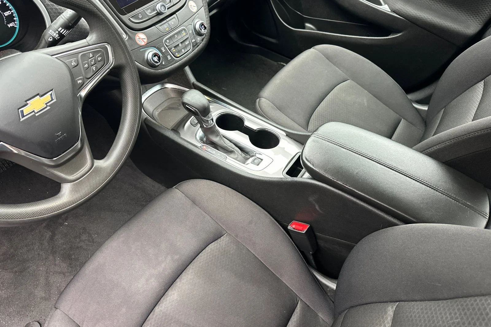 Used 2024 Summit White Chevrolet LT image 8