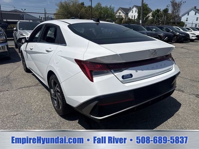 Used 2024 White Hyundai SEL image 7