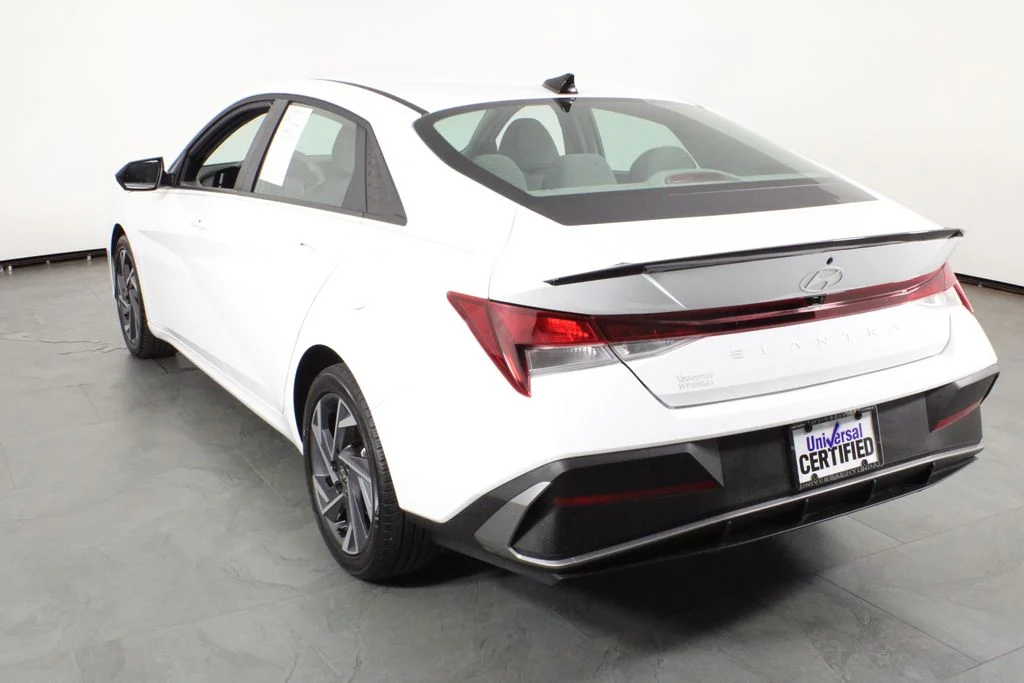 Used 2025 White Hyundai SEL Sport image 16