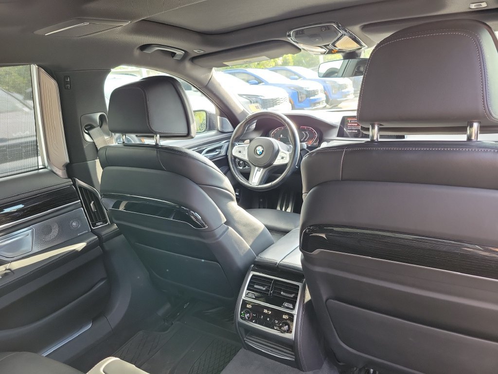 Used 2020 Bemina Gray Amber Effect BMW 750i xDrive image 14