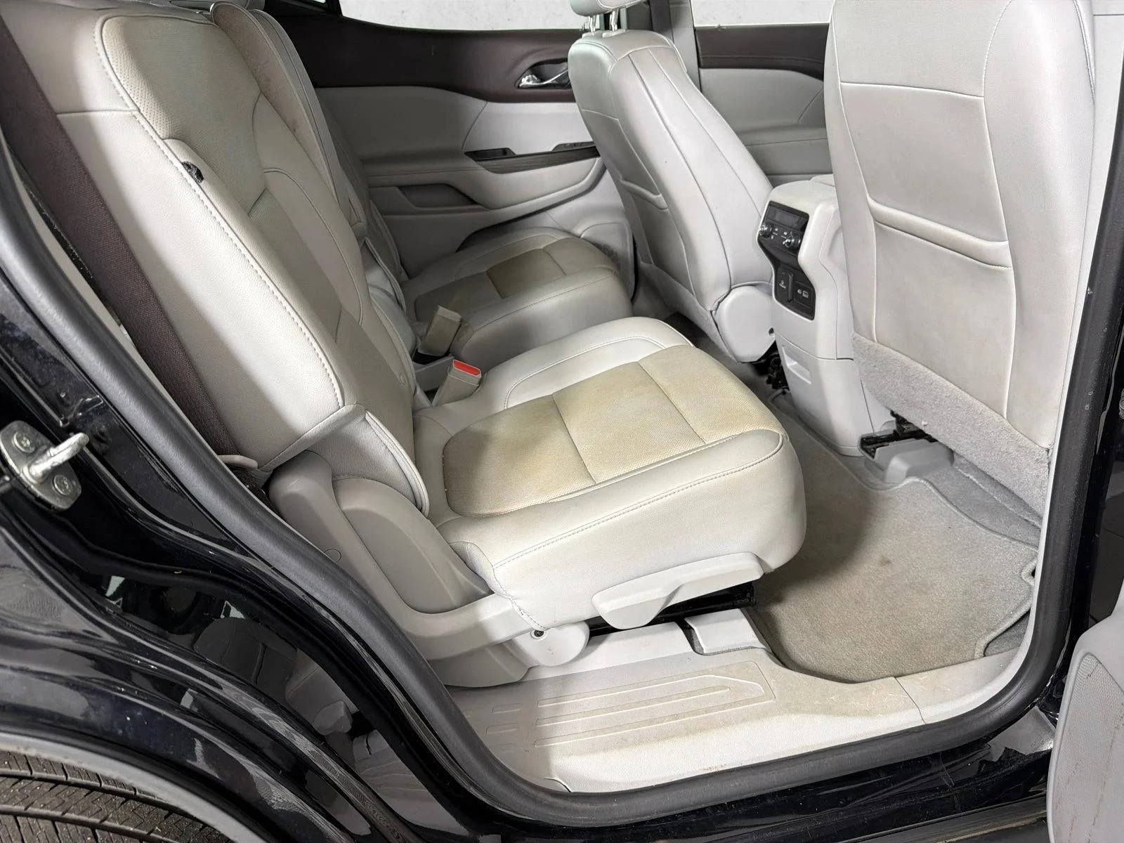 Used 2022 White GMC SLT image 17