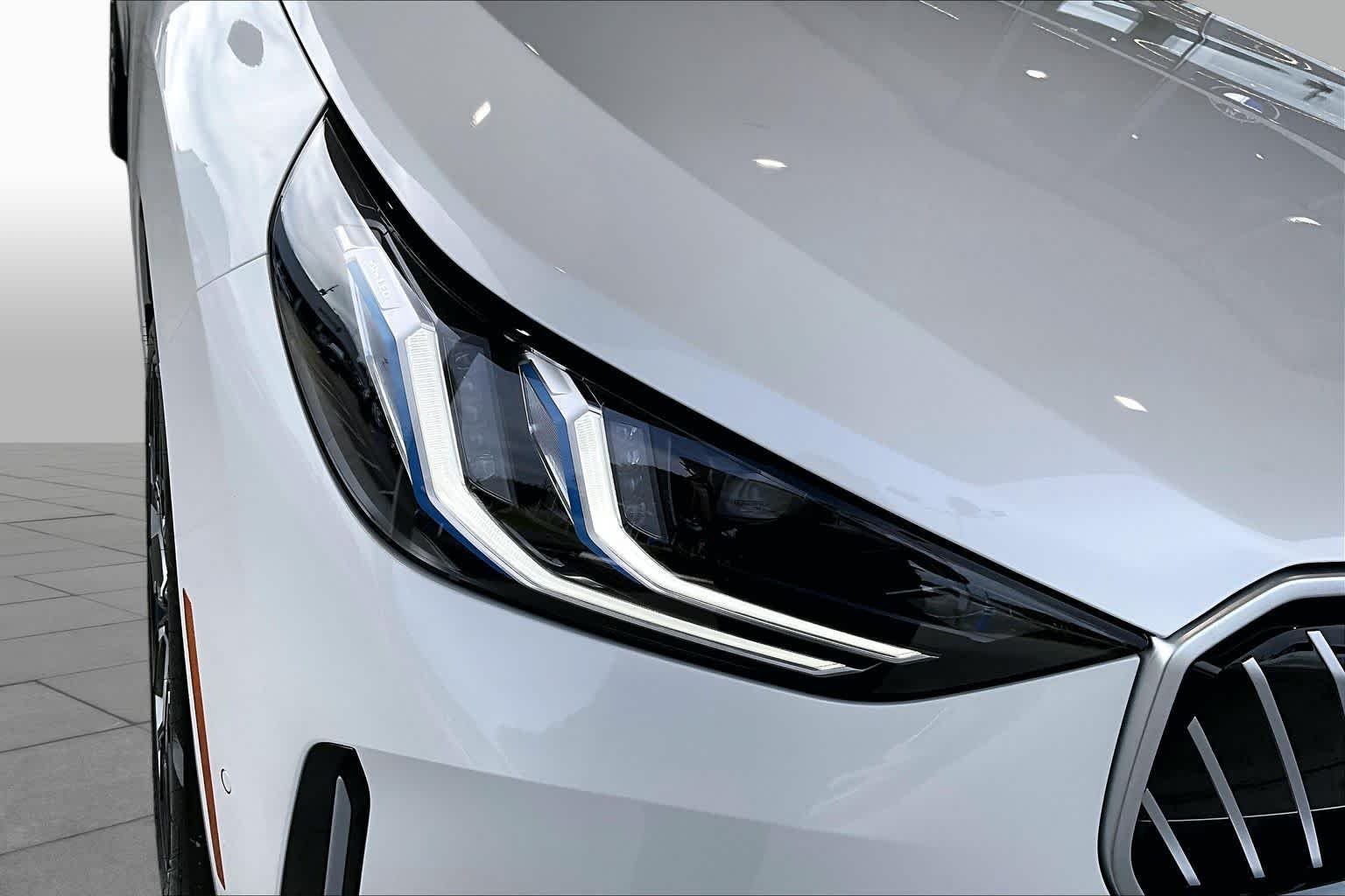 New 2026 Mineral White Metallic BMW 30 xDrive image 14