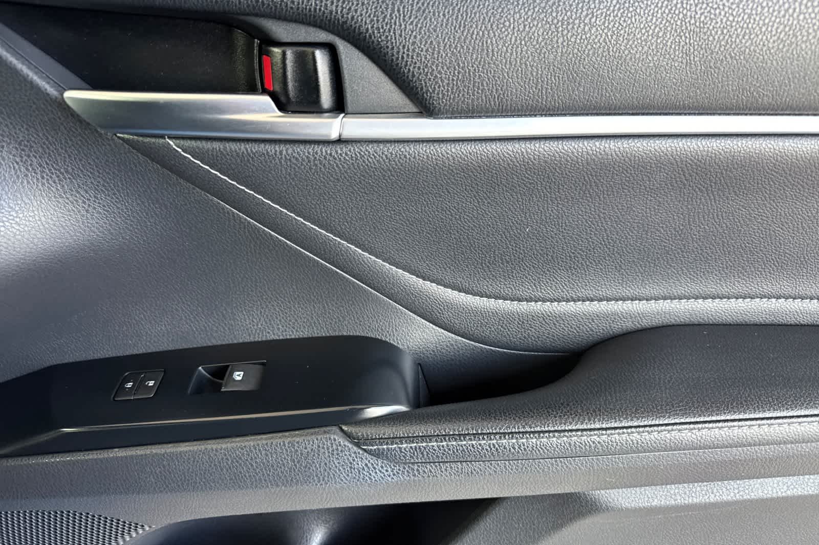 Used 2018 Blue Streak Metallic Toyota XSE image 10