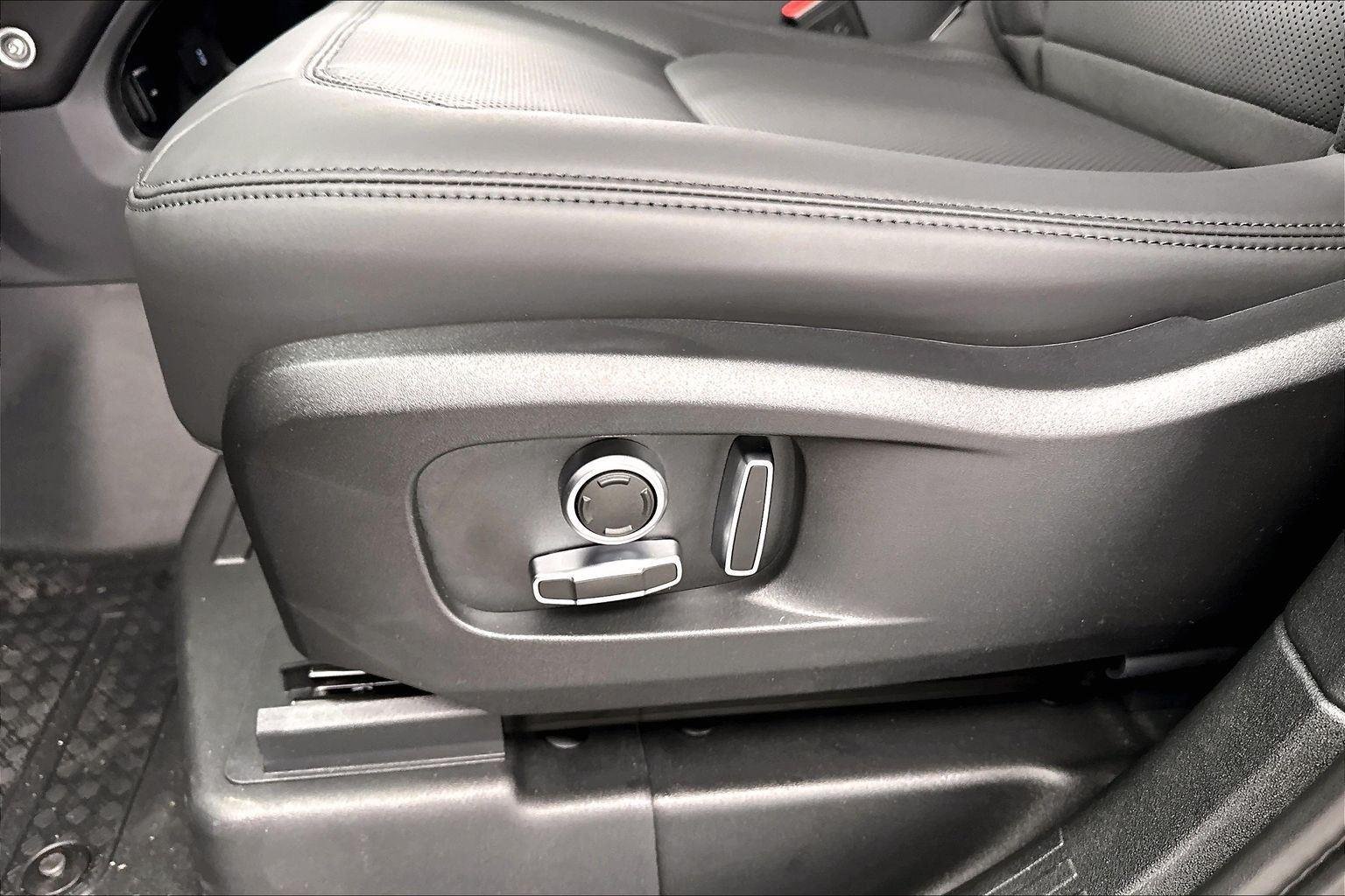 New 2026 Sedona Red Metallic Land Rover S image 25