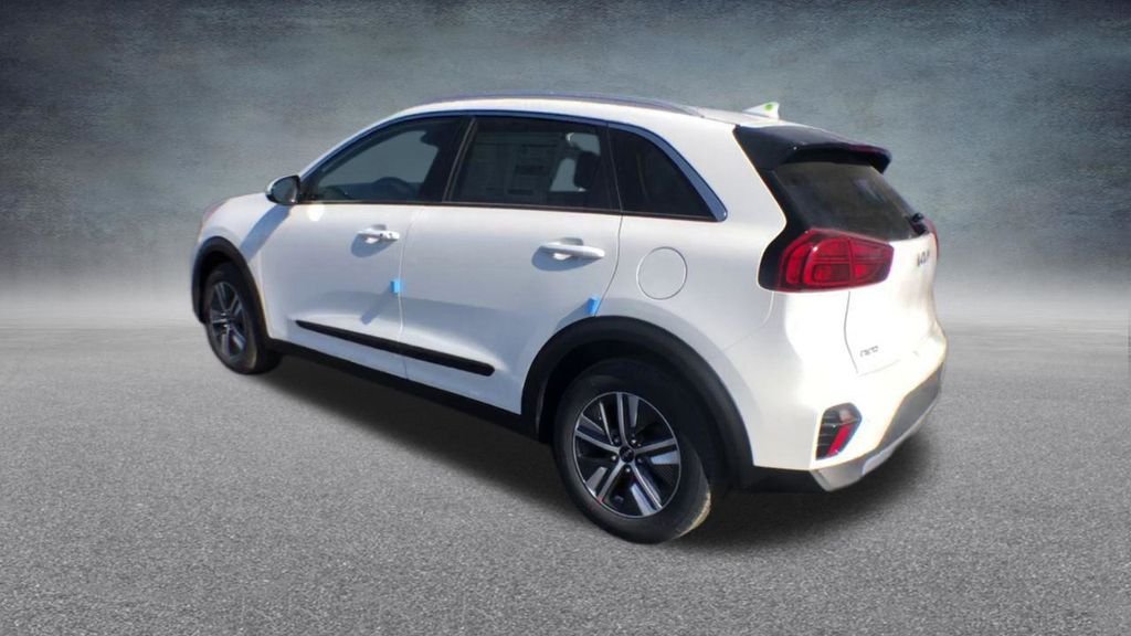Used 2022 White Kia EX Premium image 16