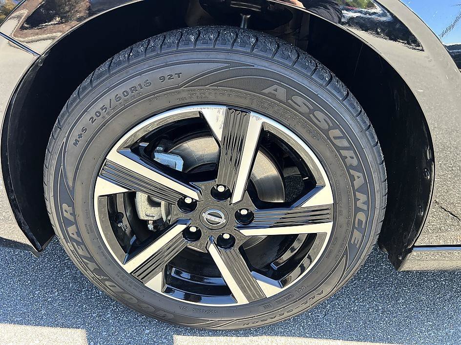 Used 2025 Super Black Nissan SV image 9