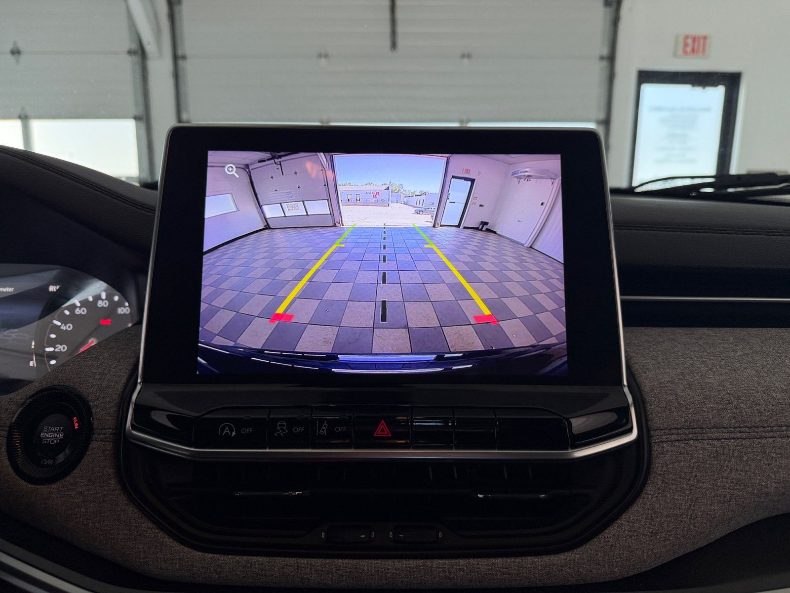 Used 2023 Diamond Black Crystal Pearlcoat Jeep Latitude image 21
