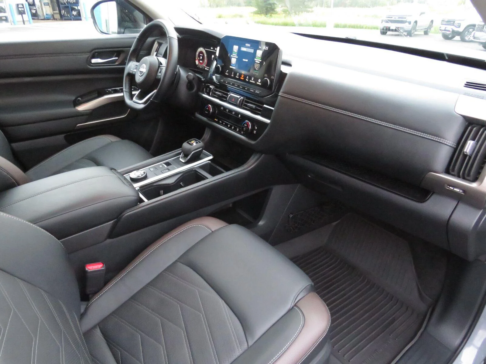 Used 2025 Solid Gray/Super Black Nissan Platinum image 24