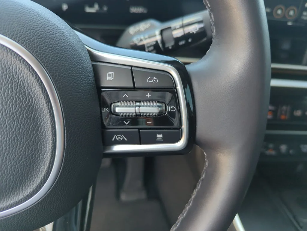 Used 2025 White Kia SX Prestige image 23