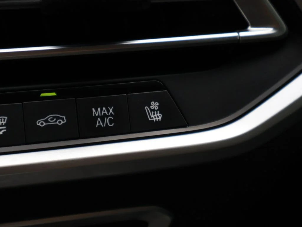 Used 2021 Black BMW xDrive40i image 51