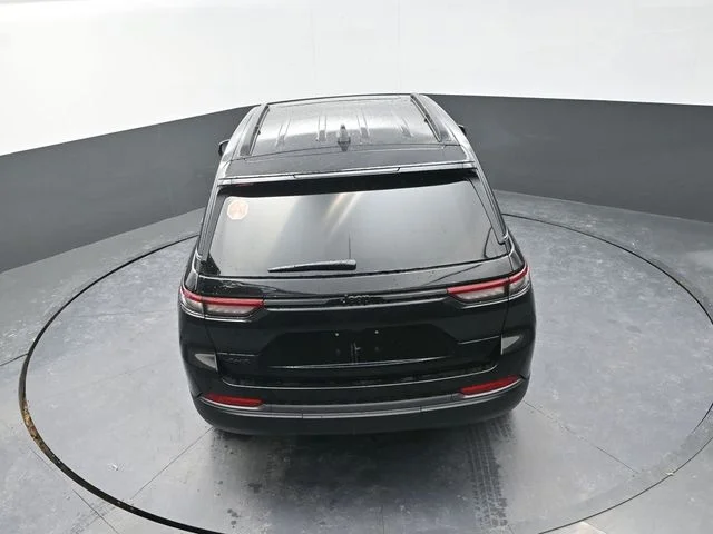 New 2026 Diamond Black Crystal Pearl-Coat Exterior Paint Jeep Altitude image 17