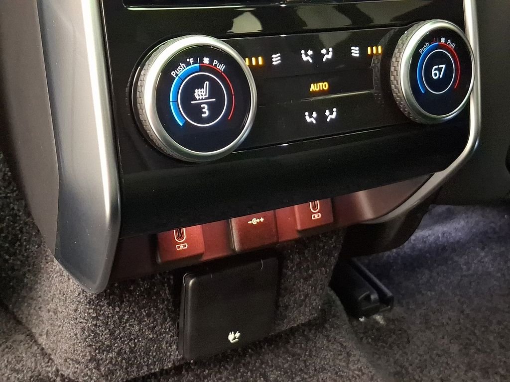 New 2026 Santorini Black Land Rover SE image 7